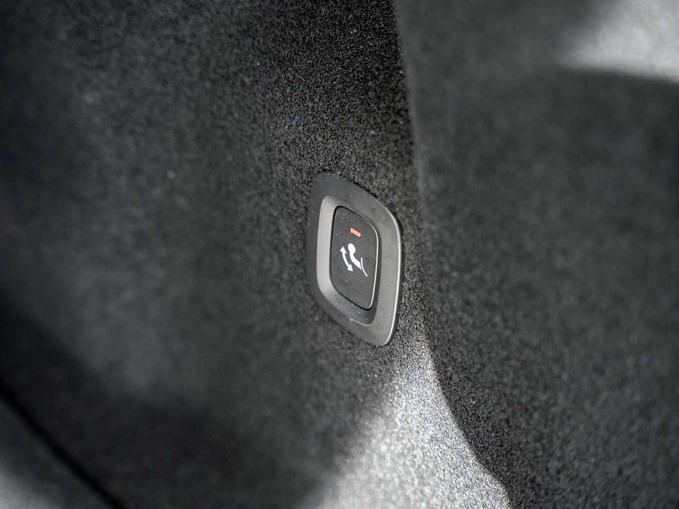 Volvo  T6 Plus Dark Recharge Plug-In Hybrid AWD