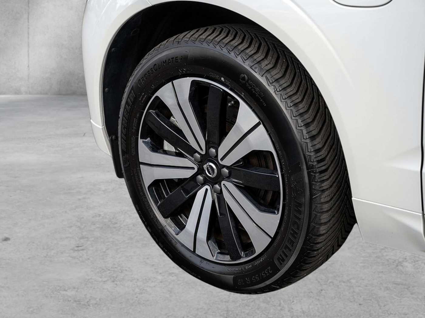 Volvo  T6 Plus Dark Recharge Plug-In Hybrid AWD