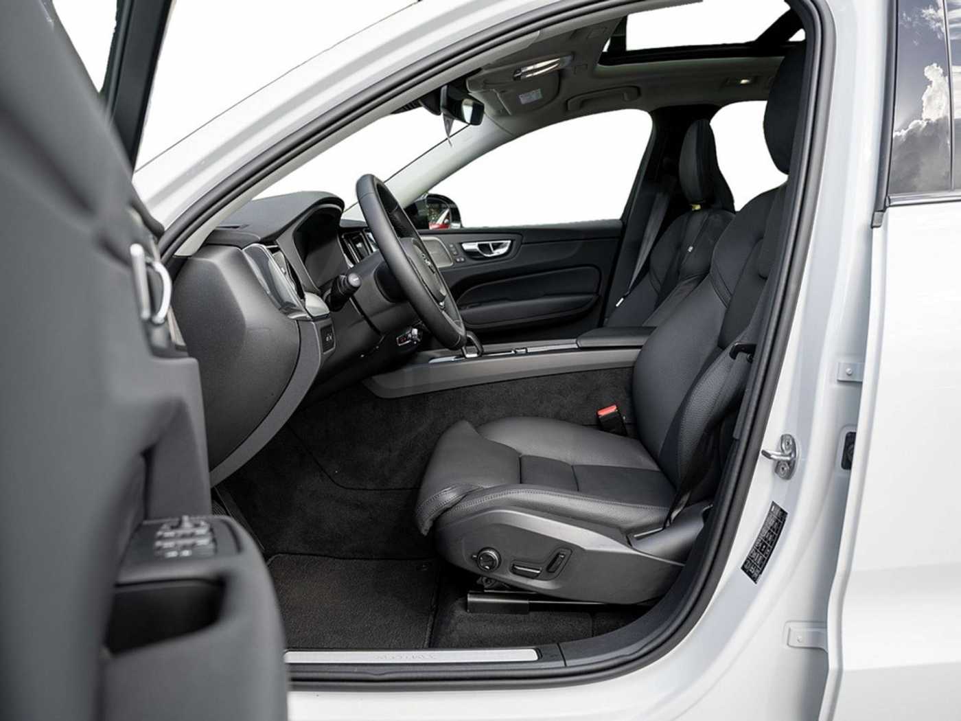 Volvo  T6 Plus Dark Recharge Plug-In Hybrid AWD