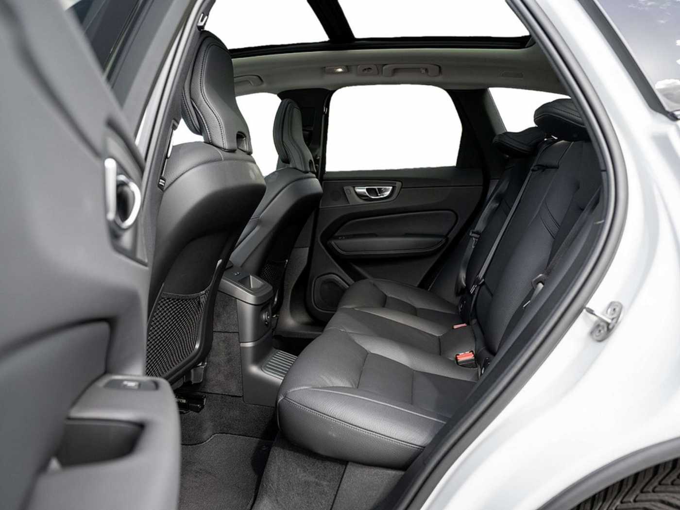 Volvo  T6 Plus Dark Recharge Plug-In Hybrid AWD