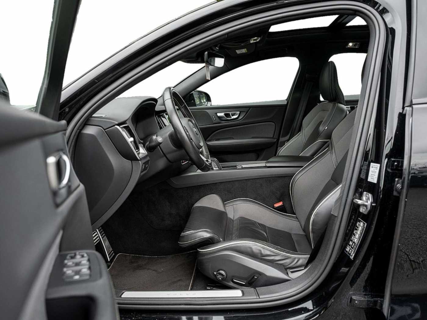 Volvo  B4 R-Design SHZ RÜCKFAHRKAMERA HGSD