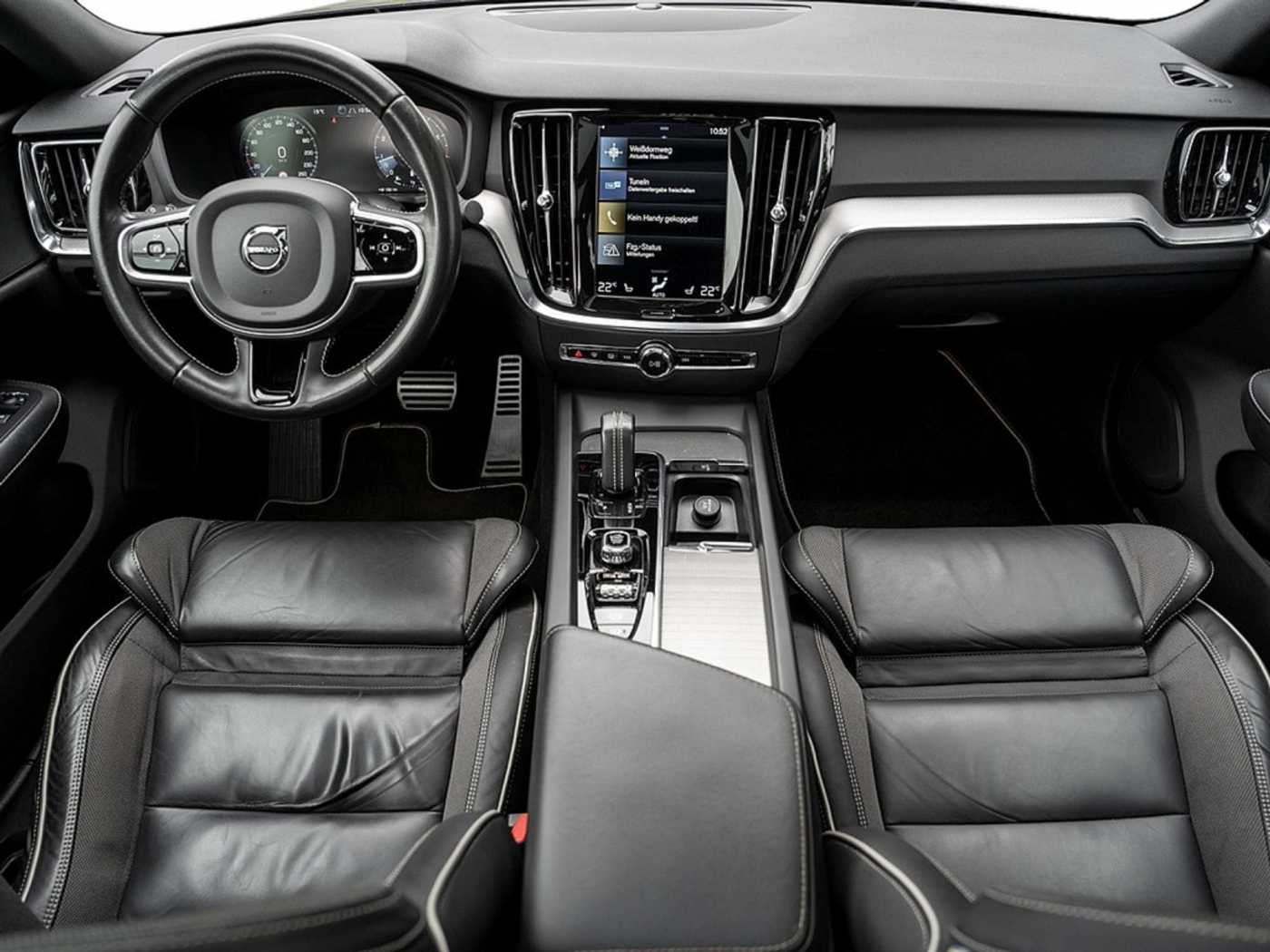 Volvo  B4 R-Design SHZ RÜCKFAHRKAMERA HGSD
