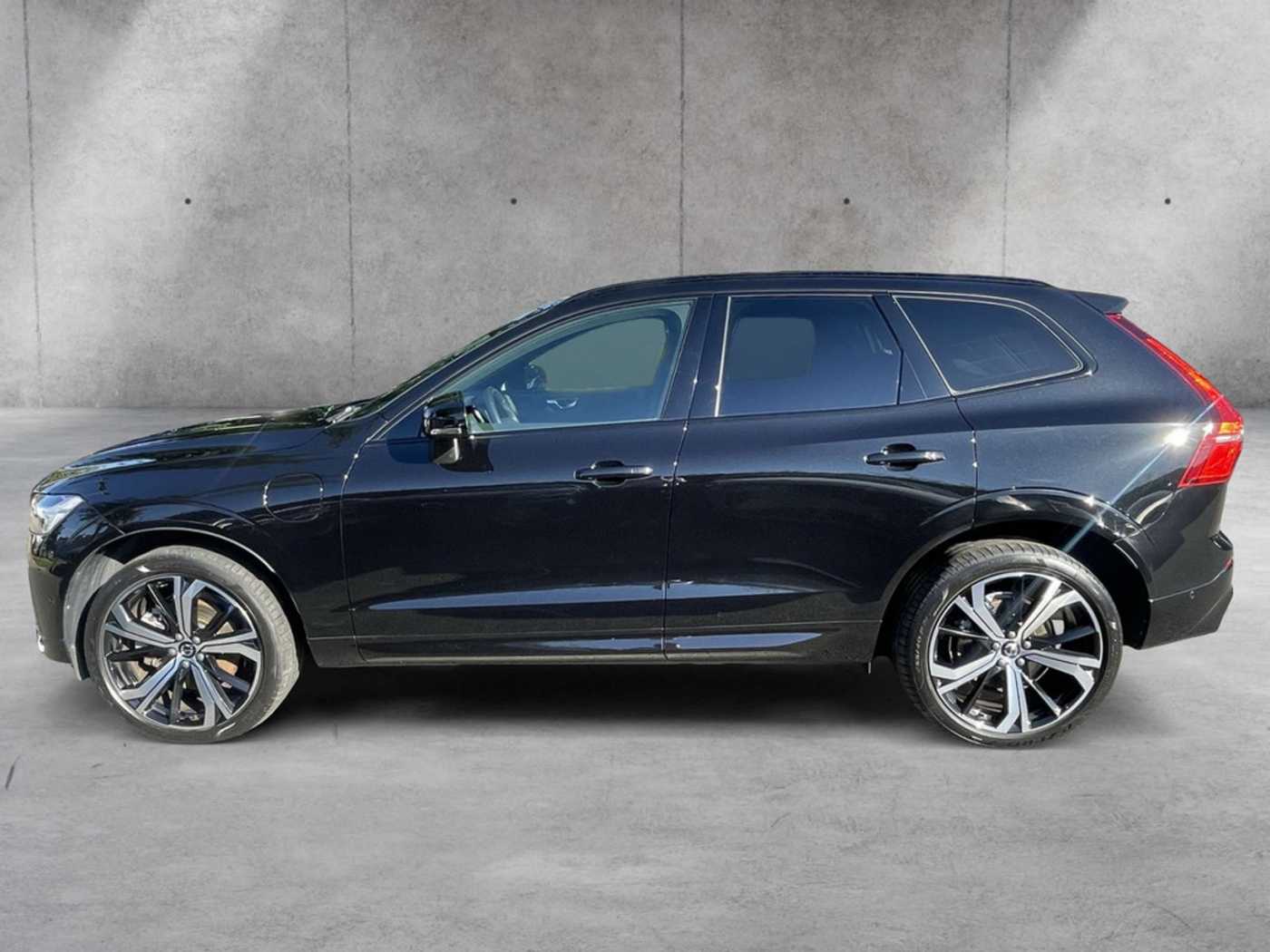 Volvo  T6 Plus Dark Plug-In Hybrid AWD 21' AHK