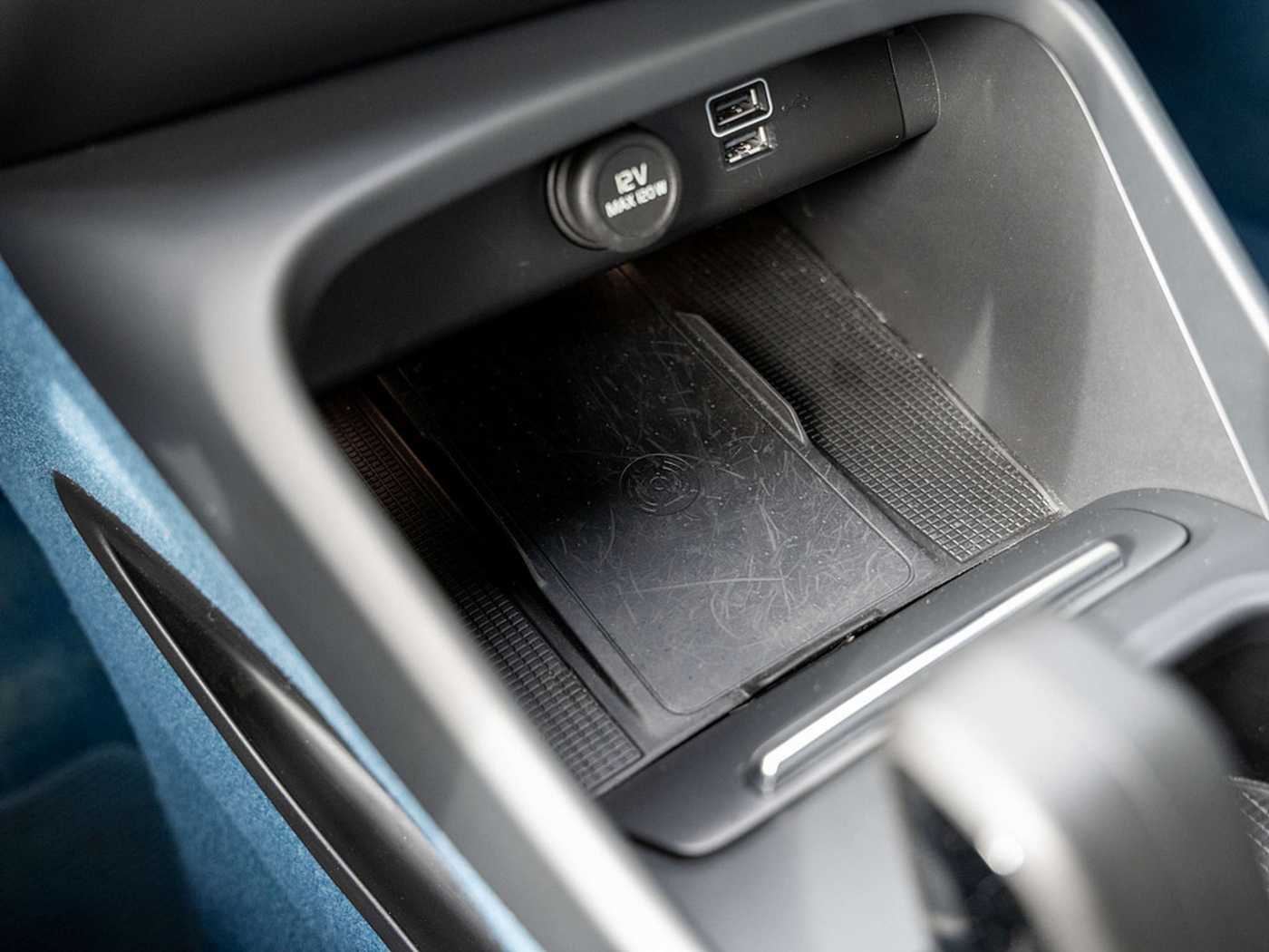 Volvo  T4 Recharge Core AHK ACC