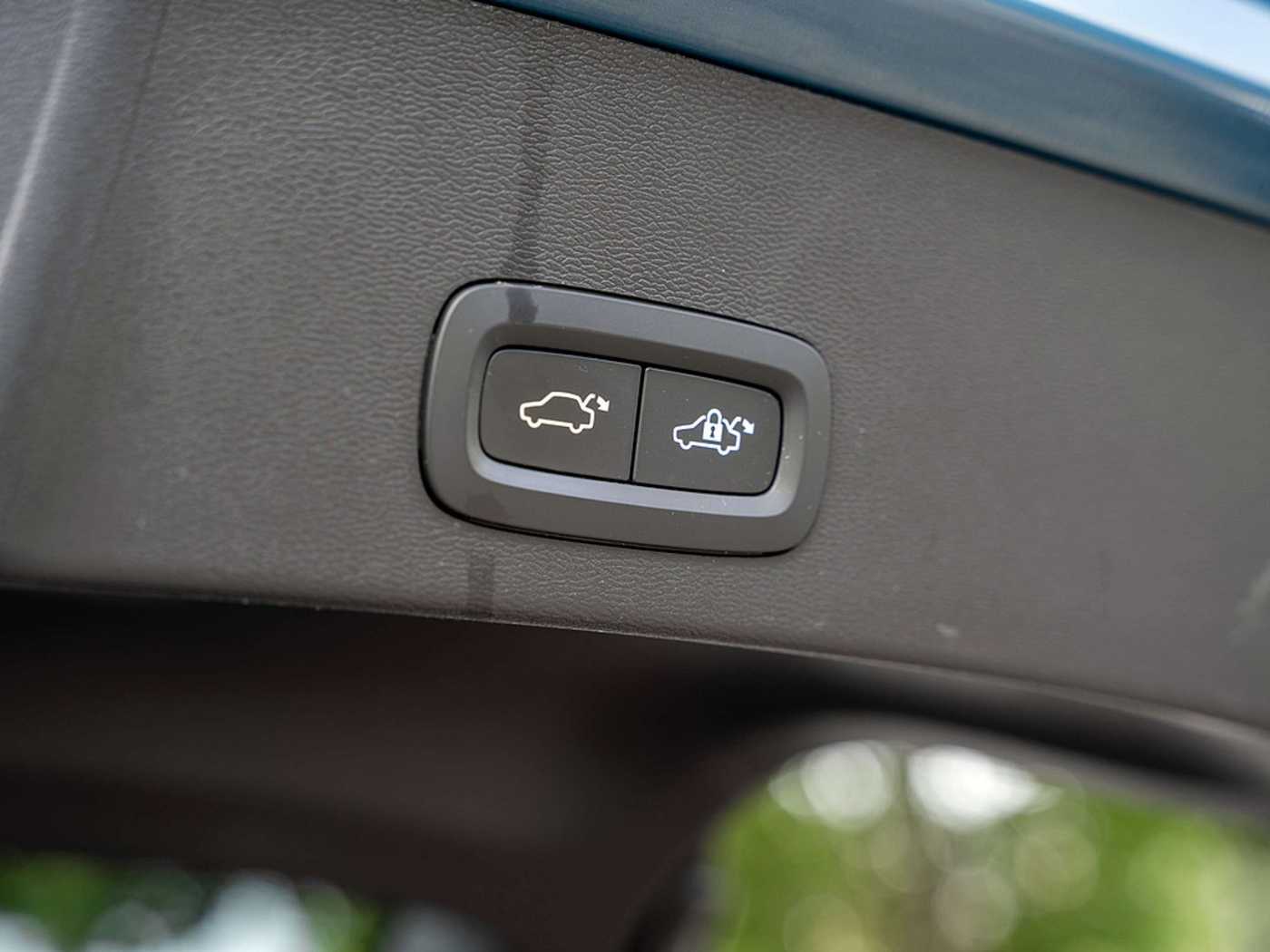 Volvo  T4 Recharge Core AHK ACC