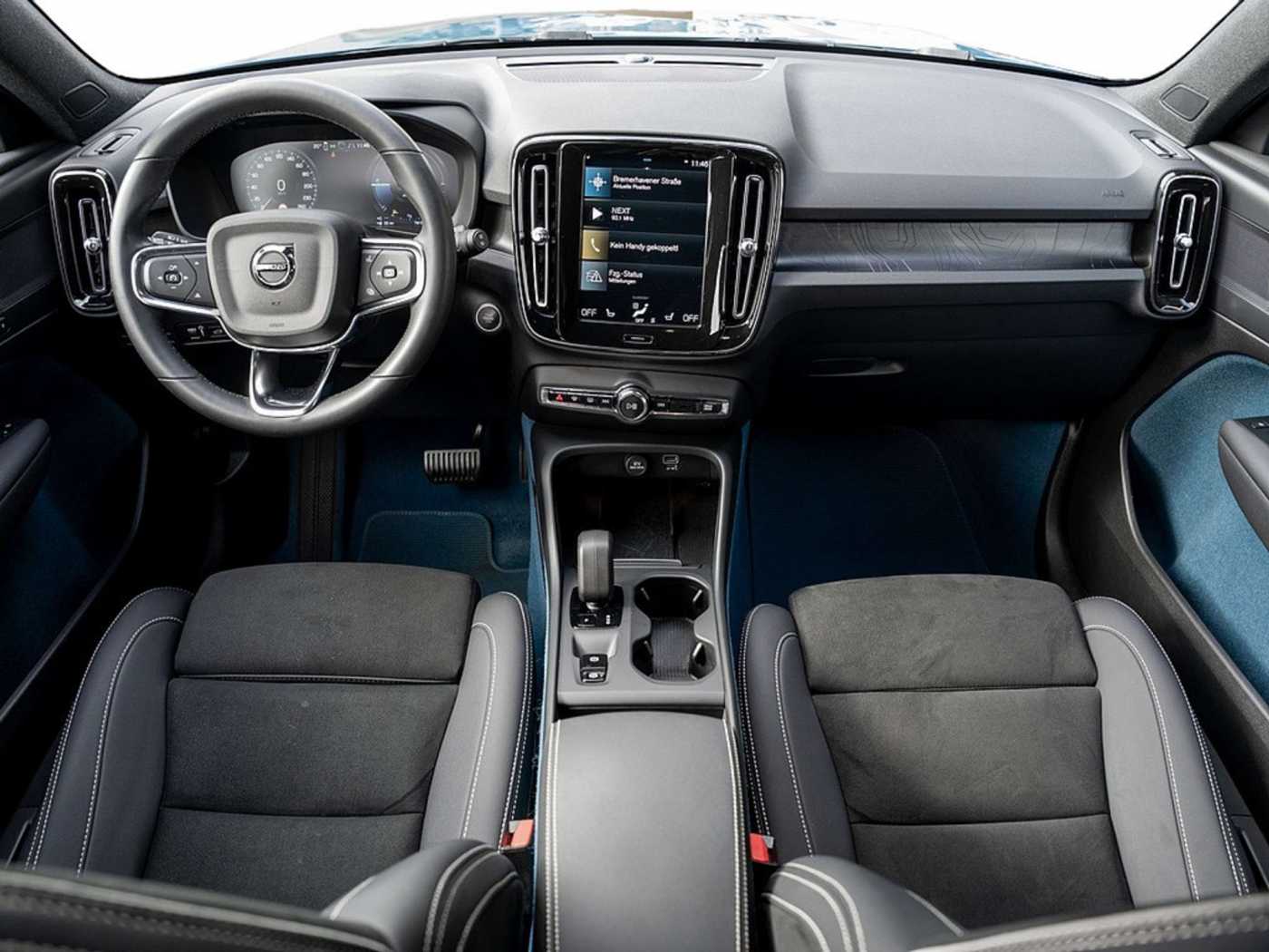 Volvo  T4 Recharge Core AHK ACC