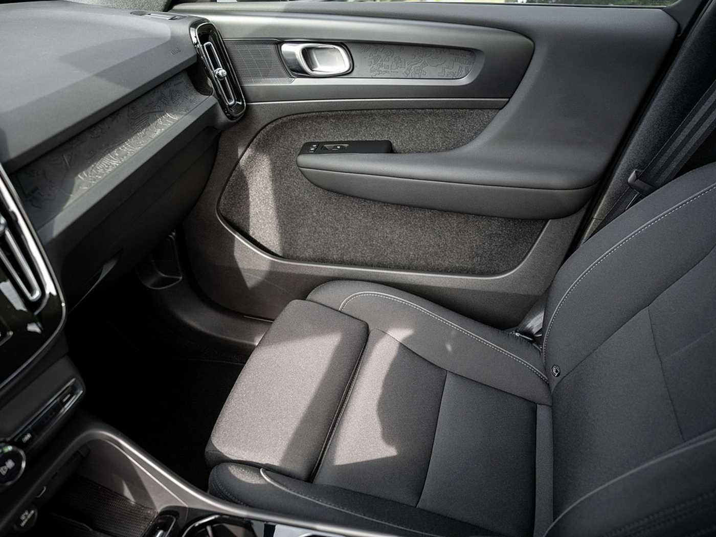 Volvo  Core Recharge Pure Electric 2WD