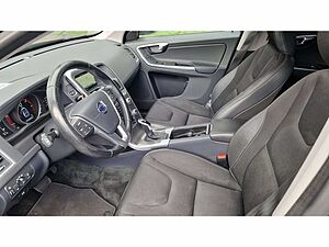 Volvo  D5 AWD Momentum AHK SHZ KAMERA XENON EU6