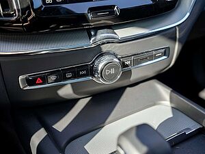 Volvo  T6 Plus Dark Recharge WD GJR PANO 360°