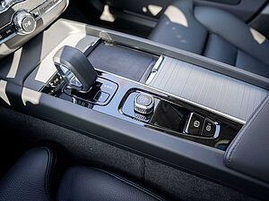Volvo  T6 Plus Dark Recharge WD GJR PANO 360°