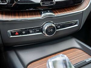 Volvo  T8 Ultra Dark Recharge Plug-In Hybrid AWD