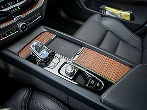 Volvo  T8 Ultra Dark Recharge Plug-In Hybrid AWD