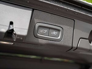 Volvo  T8 Ultra Dark Recharge Plug-In Hybrid AWD