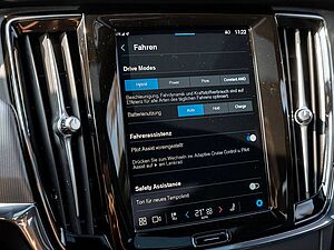 Volvo  T8 Ultimate Dark ACC HGSD B&W HUD 360°