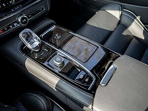 Volvo  T8 Ultimate Dark ACC HGSD B&W HUD 360°