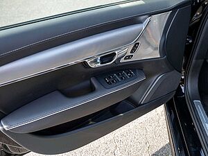 Volvo  T8 Ultimate Dark ACC HGSD B&W HUD 360°