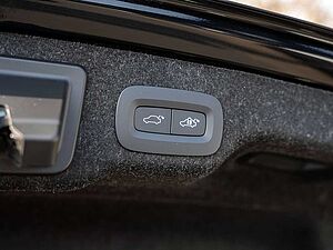 Volvo  T8 Ultimate Dark ACC HGSD B&W HUD 360°
