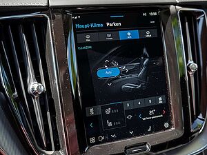 Volvo  T8 Ultra Dark Recharge Plug-In Hybrid AWD