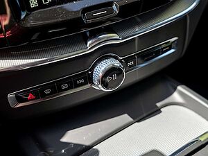 Volvo  T8 Ultra Dark Recharge Plug-In Hybrid AWD