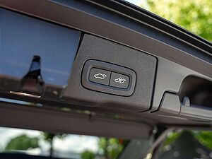 Volvo  T8 Ultra Dark Recharge Plug-In Hybrid AWD