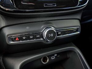 Volvo  B4 Ultra Dark MEMORY ACC H/K
