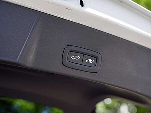 Volvo  B4 Ultra Dark MEMORY ACC H/K