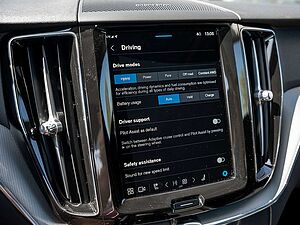 Volvo  T6 Plus Dark Recharge Plug-In Hybrid AWD