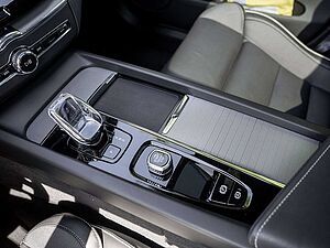 Volvo  T6 Plus Dark Recharge Plug-In Hybrid AWD