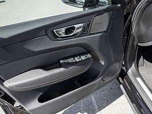 Volvo  T6 Plus Dark Recharge Plug-In Hybrid AWD