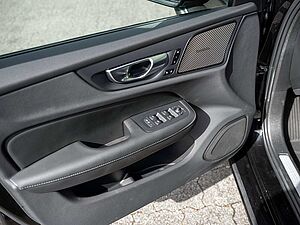 Volvo  B5 Ultimate Dark AWD 360° ACC HUD PANO
