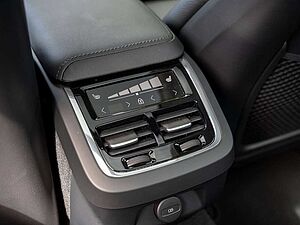 Volvo  B5 Ultimate Dark AWD 360° ACC HUD PANO