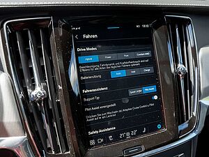 Volvo  Recharge T6 AWD R-Design