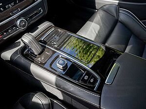 Volvo  Recharge T6 AWD R-Design