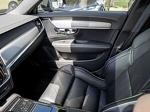 Volvo  Recharge T6 AWD R-Design