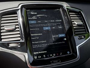 Volvo  Recharge T8 AWD Ultimate Dark 22° B&W