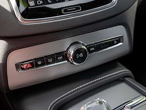 Volvo  Recharge T8 AWD Ultimate Dark 22° B&W