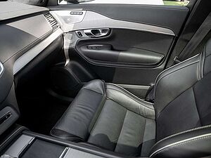 Volvo  Recharge T8 AWD Ultimate Dark 22° B&W