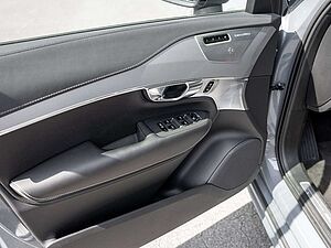 Volvo  Recharge T8 AWD Ultimate Dark 22° B&W