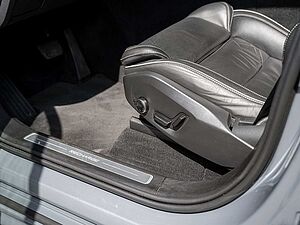 Volvo  Recharge T8 AWD Ultimate Dark 22° B&W
