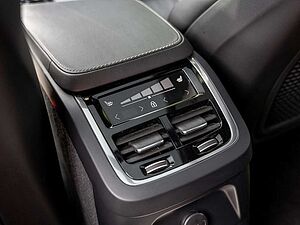 Volvo  Recharge T8 AWD Ultimate Dark 22° B&W