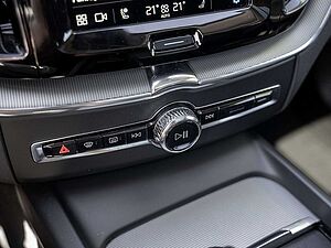 Volvo  B4 Plus Dark 360* HGSD