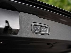 Volvo  T8 Plus Dark Recharge Plug-In Hybrid AWD
