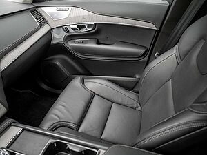 Volvo  T8 Ultra Dark Recharge Plug-In Hybrid AWD