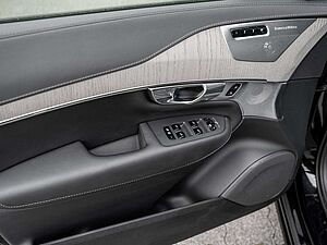 Volvo  T8 Ultra Dark Recharge Plug-In Hybrid AWD