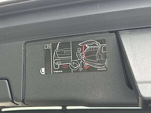 Volvo  B4 Momentum Pro AWD H/K AHK STANDHEIZUNG