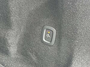 Volvo  B4 Momentum Pro AWD H/K AHK STANDHEIZUNG