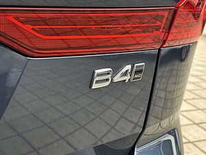Volvo  B4 Momentum Pro AWD H/K AHK STANDHEIZUNG