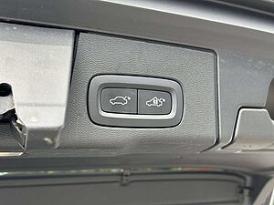 Volvo  B4 (D) Momentum Pro GJR HUD SHZ KAMERA