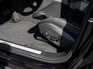 Volvo  T8 Plus Black Edition Recharge Plug-In Hybrid AWD