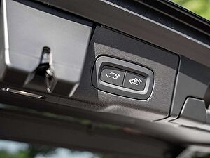 Volvo  T8 Plus Black Edition Recharge Plug-In Hybrid AWD